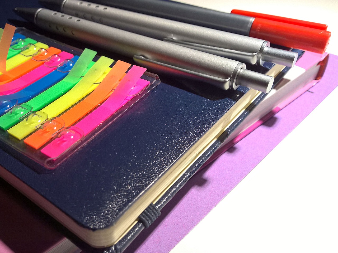 school-supplies-1606147_1280
